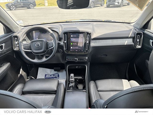 2025 Volvo XC40 Plus Dark Theme-24