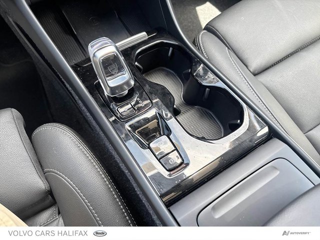 2025 Volvo XC40 Plus Dark Theme-19