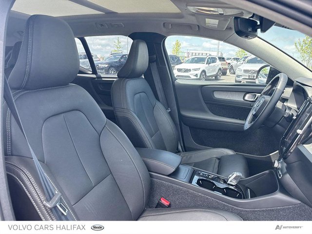 2025 Volvo XC40 Plus Dark Theme-21