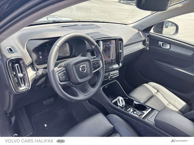 2025 Volvo XC40 Plus Dark Theme-12