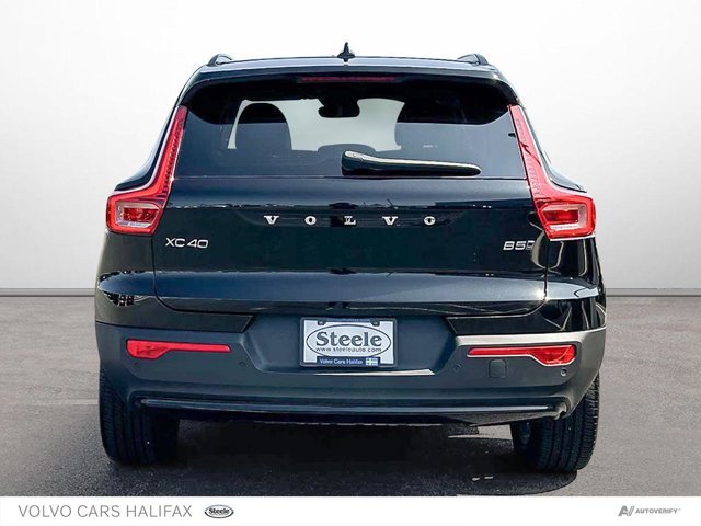 2025 Volvo XC40 Plus Dark Theme-4