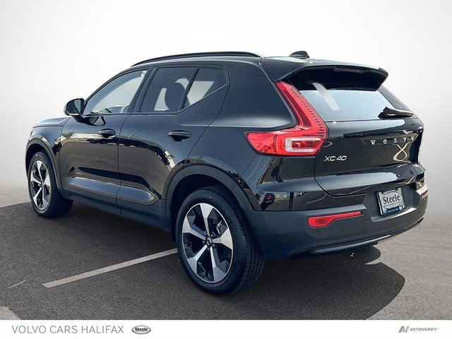 2025 Volvo XC40 Plus Dark Theme-3