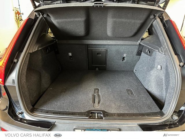 2025 Volvo XC40 Plus Dark Theme-11