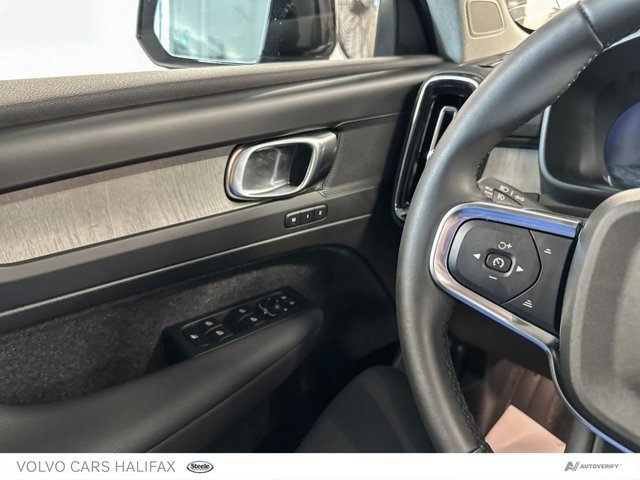 2025 Volvo XC40 Plus Dark Theme-16