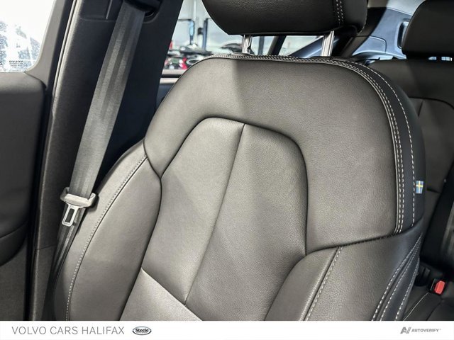 2025 Volvo XC40 Plus Dark Theme-19