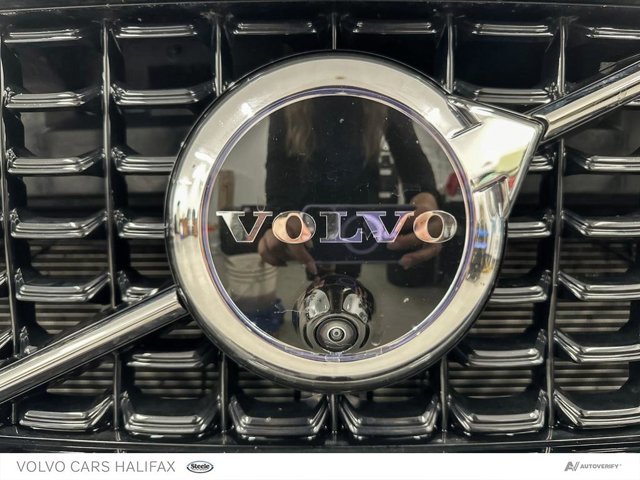 2025 Volvo XC40 Plus Dark Theme-8