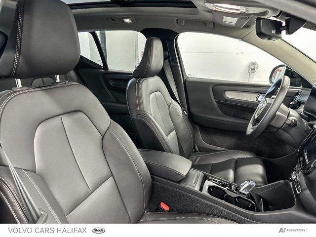2025 Volvo XC40 Plus Dark Theme-21