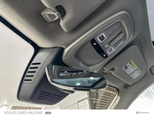 2025 Volvo XC40 Plus Dark Theme-20