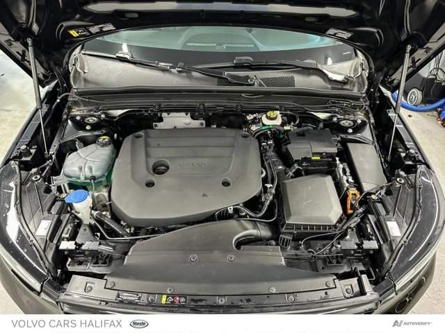 2025 Volvo XC40 Plus Dark Theme-9