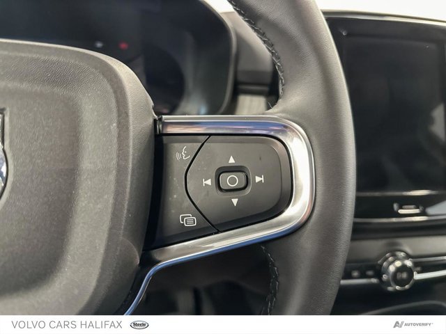 2025 Volvo XC40 Plus Dark Theme-15