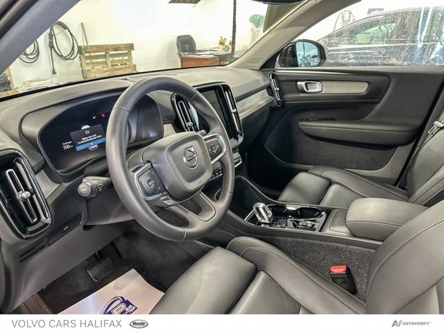 2025 Volvo XC40 Plus Dark Theme-12