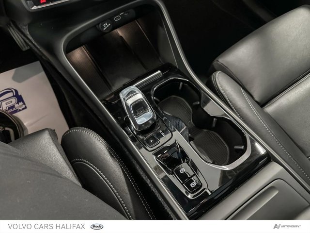 2025 Volvo XC40 Plus Dark Theme-17