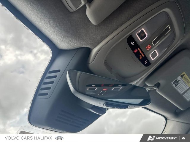 2025 Volvo XC40 Plus Dark Theme-20