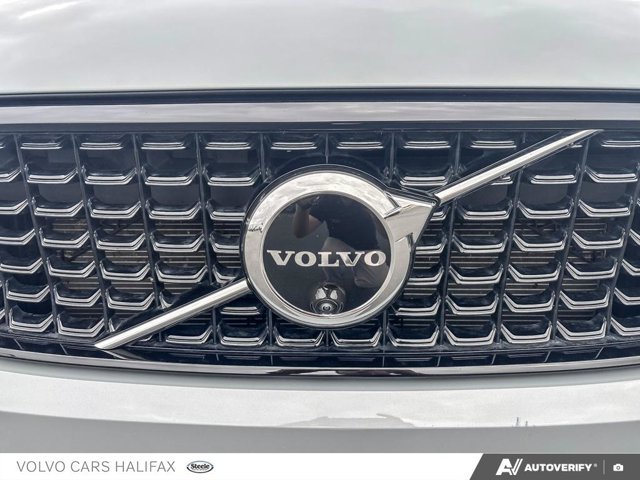 2025 Volvo XC40 Plus Dark Theme-8