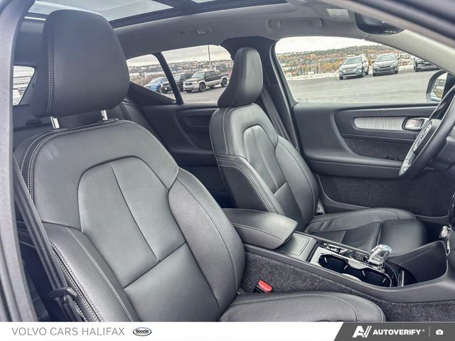 2025 Volvo XC40 Plus Dark Theme-21