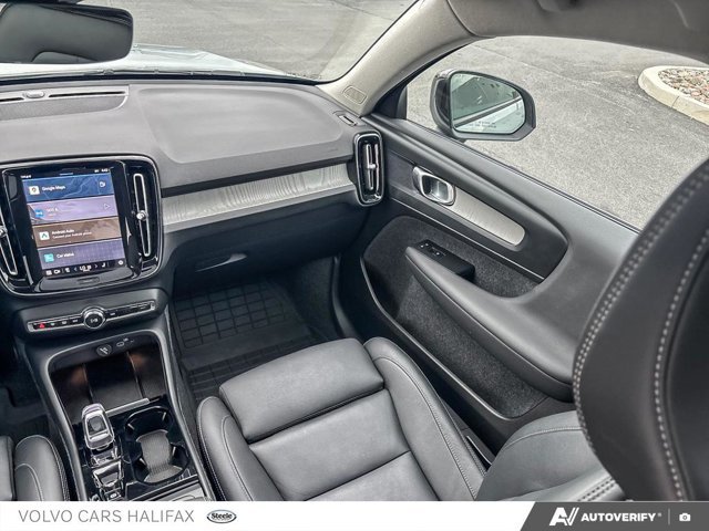 2025 Volvo XC40 Plus Dark Theme-24