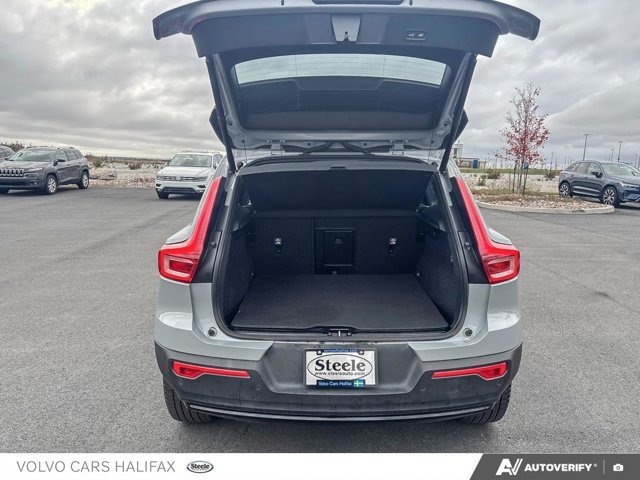 2025 Volvo XC40 Plus Dark Theme-11