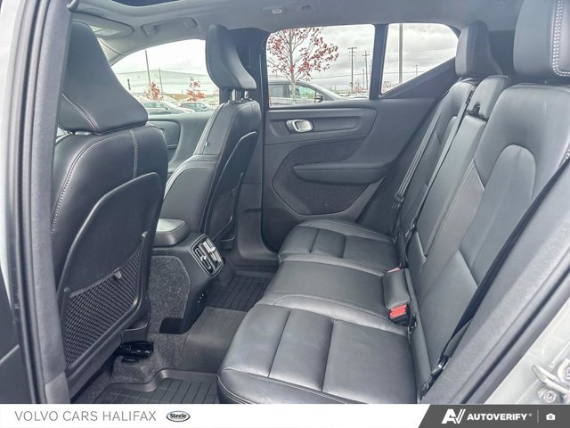 2025 Volvo XC40 Plus Dark Theme-22