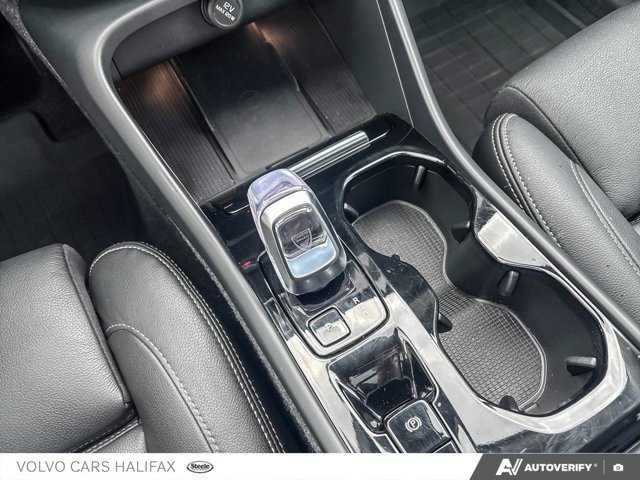 2025 Volvo XC40 Plus Dark Theme-17