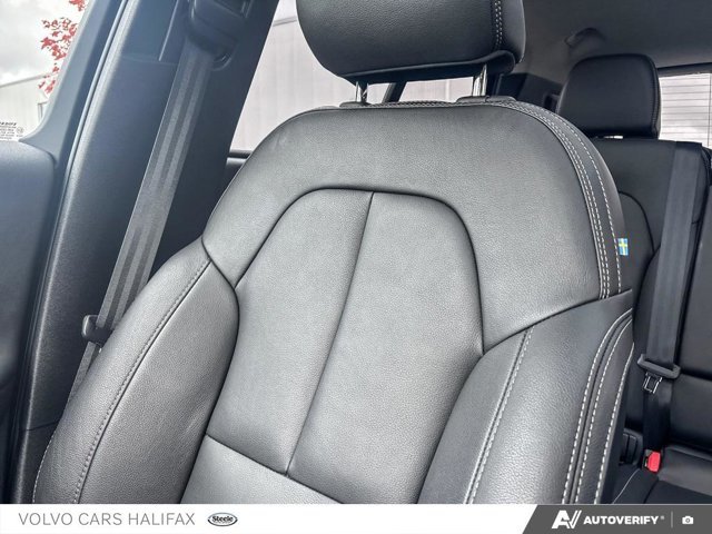 2025 Volvo XC40 Plus Dark Theme-19