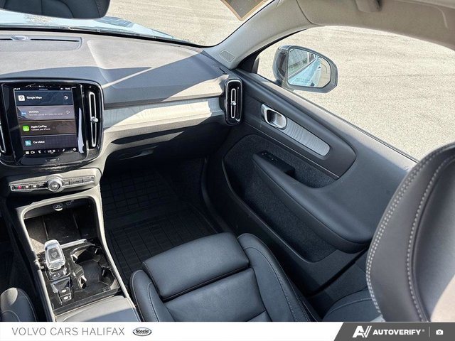 2025 Volvo XC40 Plus Dark Theme-24