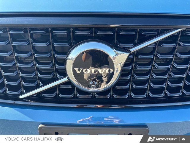 2025 Volvo XC40 Plus Dark Theme-8