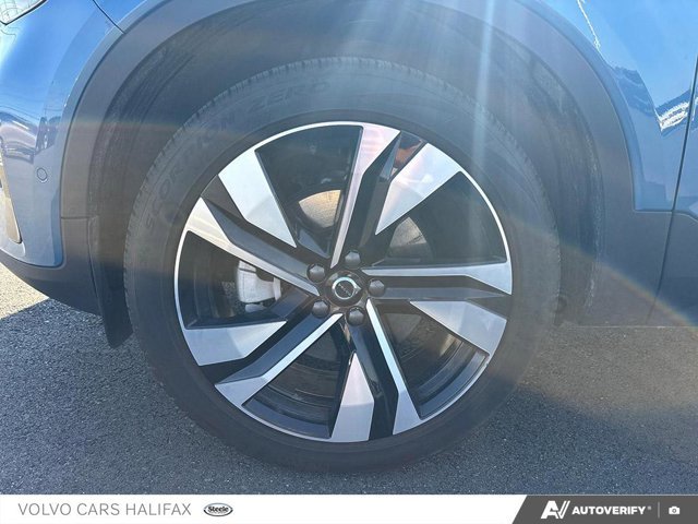 2025 Volvo XC40 Plus Dark Theme-5