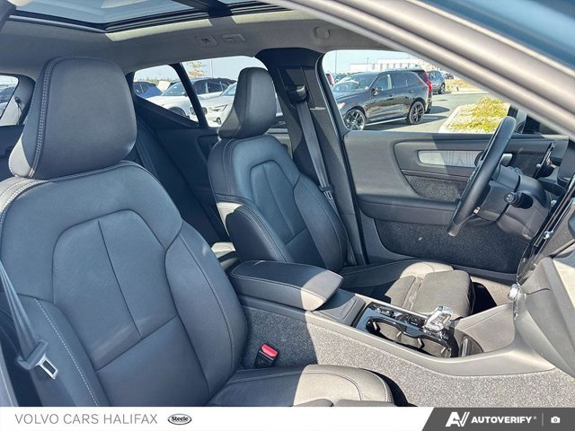 2025 Volvo XC40 Plus Dark Theme-21