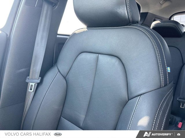 2025 Volvo XC40 Plus Dark Theme-20