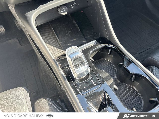 2025 Volvo XC40 Plus Dark Theme-16