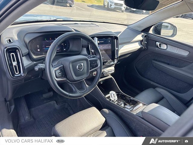 2025 Volvo XC40 Plus Dark Theme-12