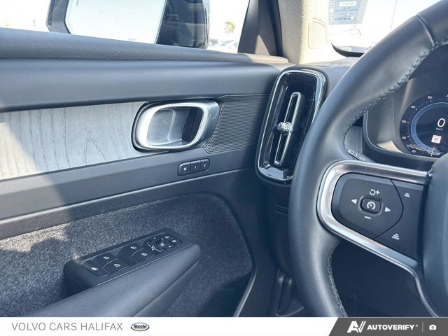 2025 Volvo XC40 Plus Dark Theme-19