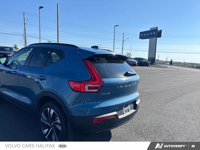 2025 Volvo XC40 Plus Dark Theme-11