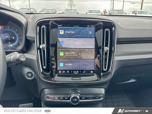 2025 Volvo XC40 Plus Dark Theme-18