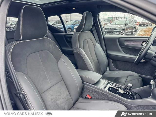 2025 Volvo XC40 Plus Dark Theme-21