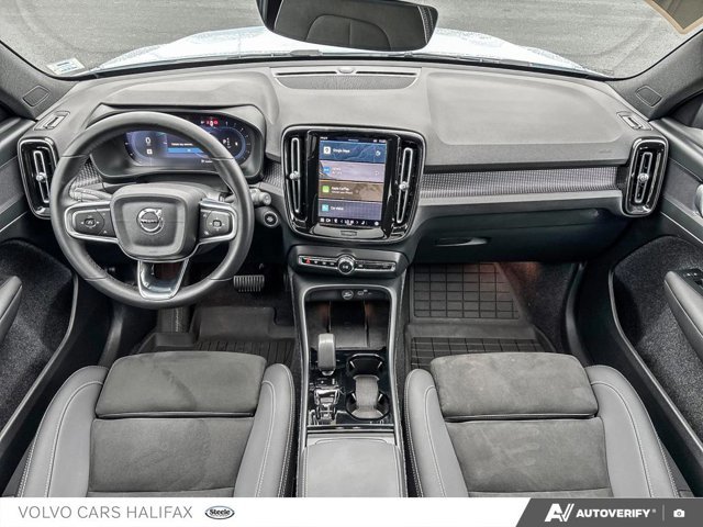 2025 Volvo XC40 Plus Dark Theme-23