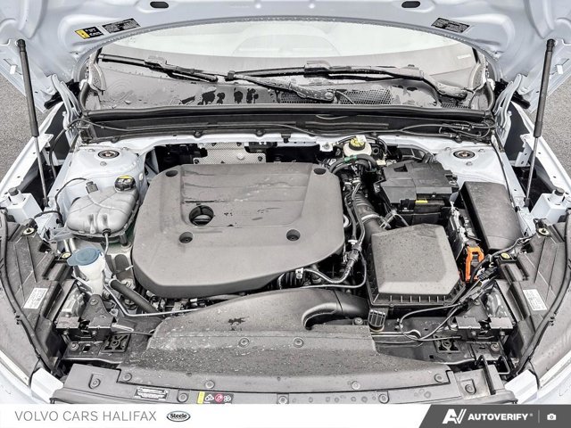 2025 Volvo XC40 Plus Dark Theme-9