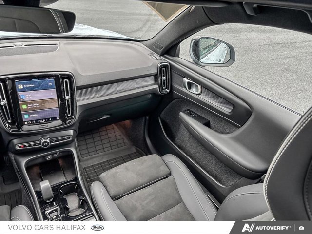 2025 Volvo XC40 Plus Dark Theme-24