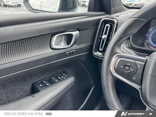 2025 Volvo XC40 Plus Dark Theme-16