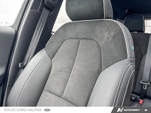 2025 Volvo XC40 Plus Dark Theme-19