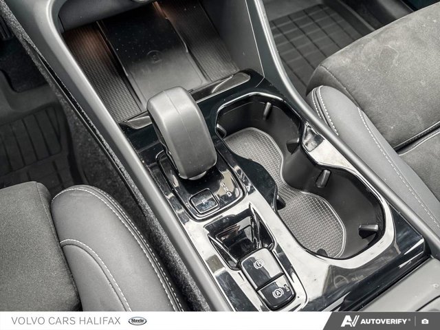 2025 Volvo XC40 Plus Dark Theme-17