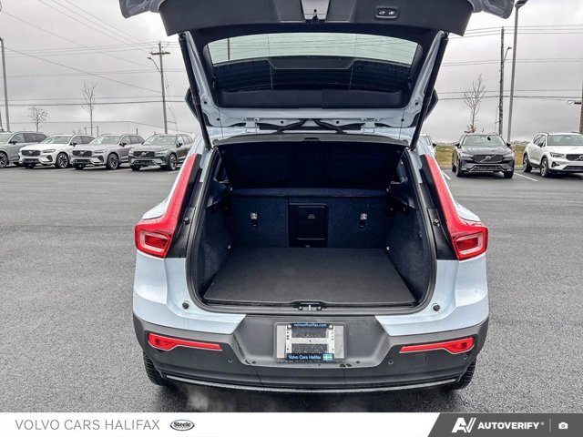 2025 Volvo XC40 Plus Dark Theme-11