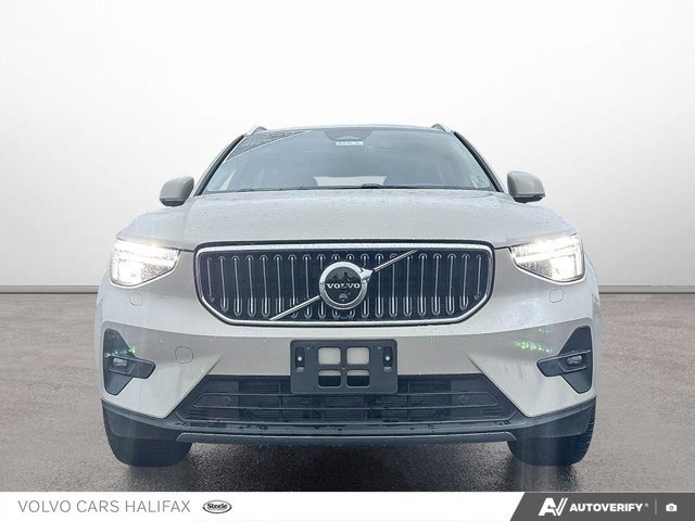 Volvo XC40 Plus Bright Theme 2025-1