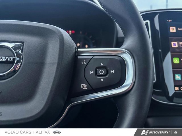 Volvo XC40 Plus Bright Theme 2025-15