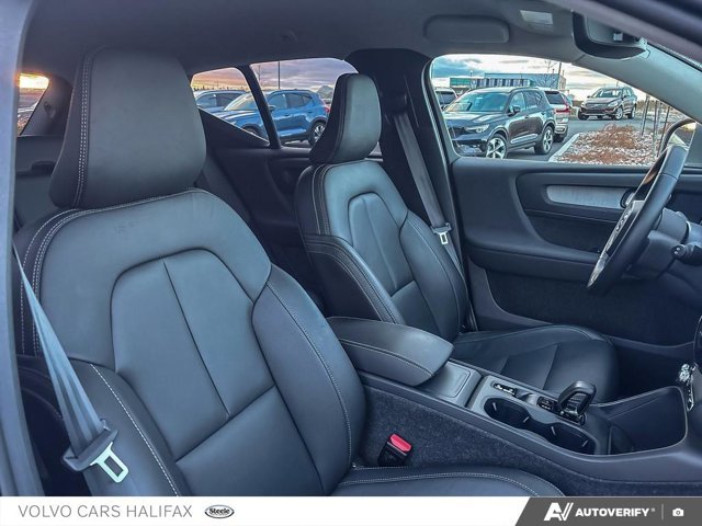 Volvo XC40 Core Bright Theme 2025-21