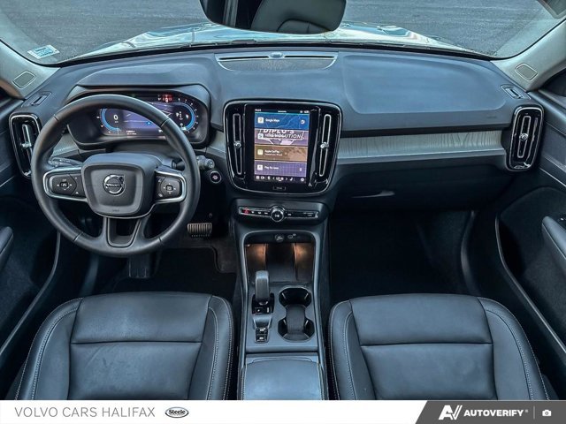 Volvo XC40 Core Bright Theme 2025-23
