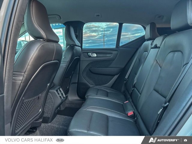 Volvo XC40 Core Bright Theme 2025-22