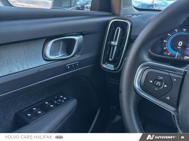 Volvo XC40 Core Bright Theme 2025-16