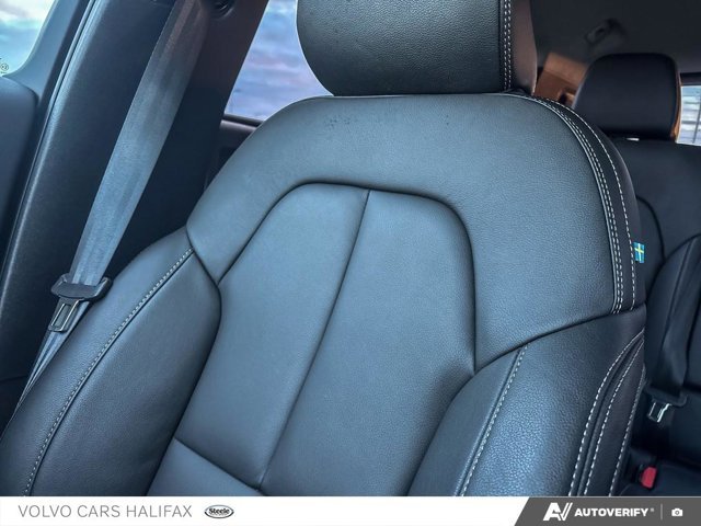 Volvo XC40 Core Bright Theme 2025-19