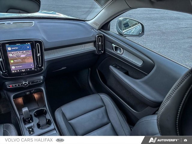 Volvo XC40 Core Bright Theme 2025-24